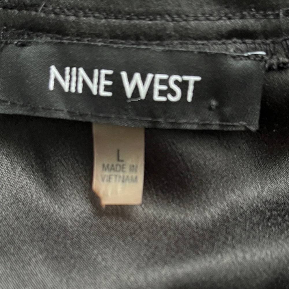 Nine West Black V-Neck Blouse – Minimalist Longline Top size Large - Picture 2 of 5